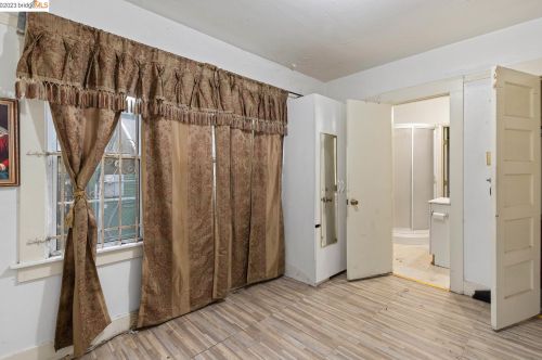 9825 E St, Oakland CA  94603-2339 exterior