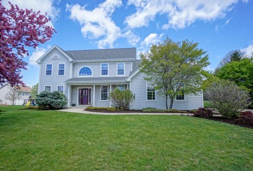 1200 Kestrel Ct, Waukesha, WI 53189-7776