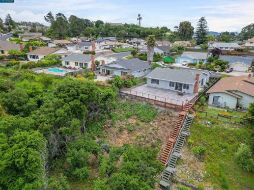 1175 Mcdonald Dr, Pinole CA  94564-2501 exterior