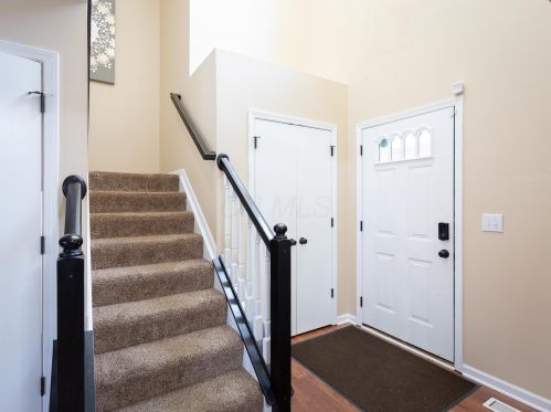 6279 Carol Ann Ct, Darbydale, OH 43123-8652