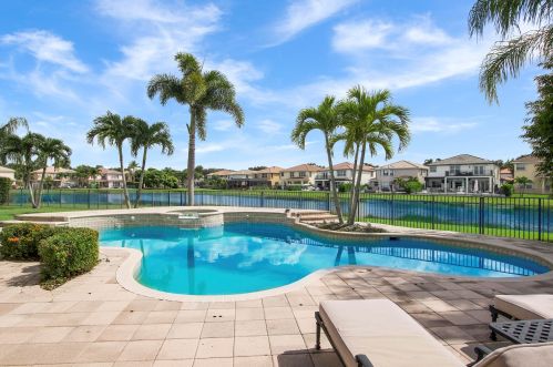 8537 Shallowbrook Cv, Boynton Beach, FL 33473-4887