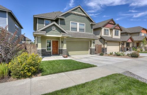 21380 Evelyn Pl, Bend, OR 97701-7292