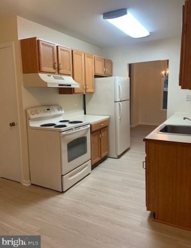 8347 Stationhouse Ct, Lorton VA  22079-1206 exterior