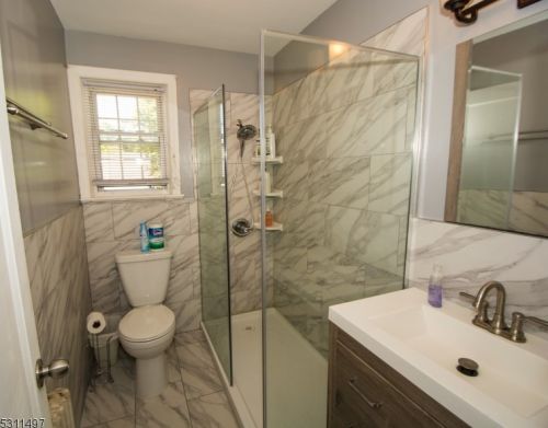 17 Elmwood Ter, Elmwood Park NJ  07407-1729 exterior