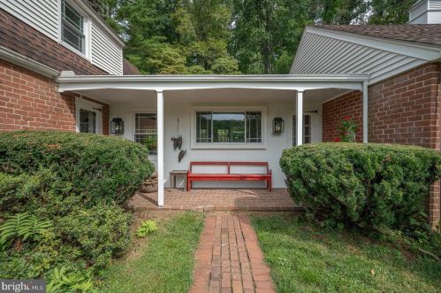 2 Grist Mill Rd, Glen Mills, PA 19342-1628