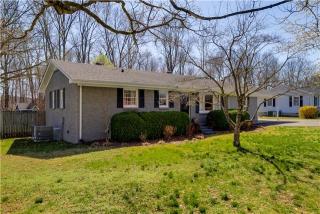 2106 Stevens Dr, Westmoreland, TN 37186-2337
