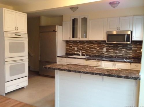 42 Cottage St, Bridgeport CT  06611-2828 exterior