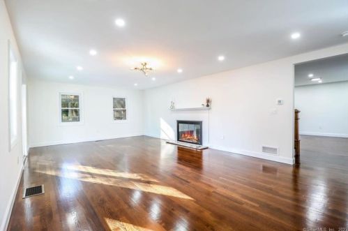 214 Berkshire Rd, Sandy Hook CT  06482-1548 exterior