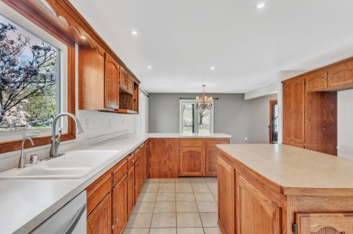 786 Decorah Rd, West Bend WI  53095-8112 exterior