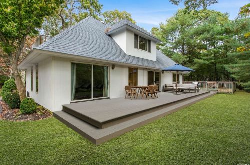 5 Skyes Neck Ct, East Quogue NY  11942-4436 exterior