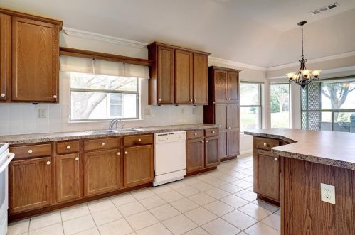 10721 Southerland Dr, Denton TX  76207-8681 exterior