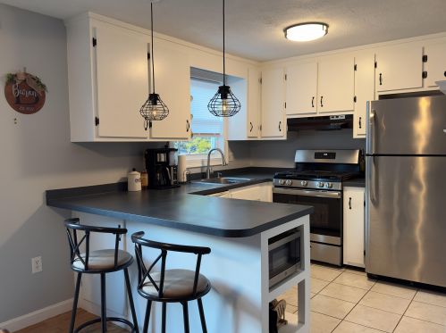 39 Bluestone Dr, Nashua NH  03060-6824 exterior