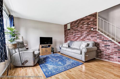 86 Greenwood Loop Rd, Bricktown, NJ 08724-1255