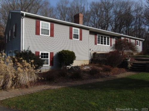 1080 Main St, Cheshire CT  06410-3444 exterior