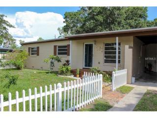 5616 Pecos St, Orlando, FL 32807-1525