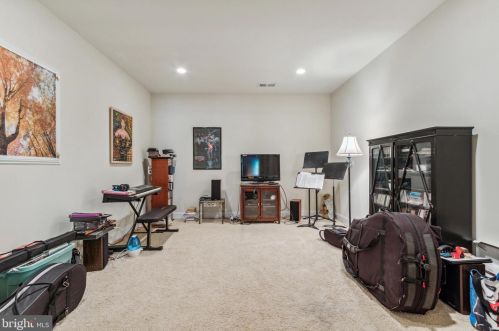 8373 Pedigrue Ct, Gainesville VA  20155-3240 exterior