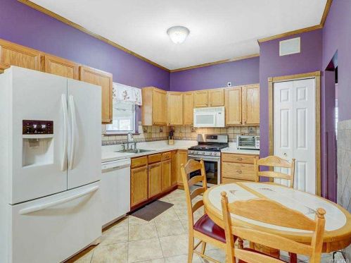 1 Abby Ct, Moriches, NY 11955-1813
