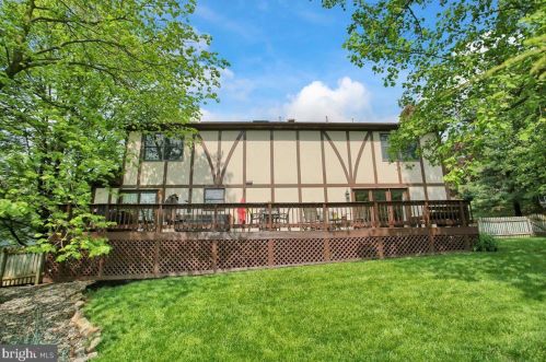 2417 Melbourne Dr, Harrisburg, PA 17112-1086