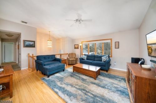 16 Dodd Ter, Verona NJ  07044-1718 exterior