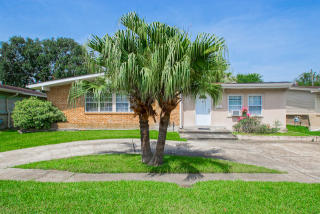 2608 Elizabeth St, Metairie, LA 70003-1904