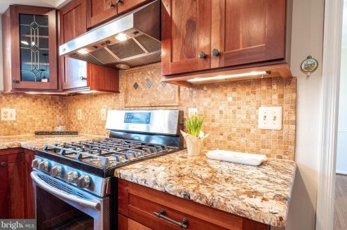 206 Wingate Pl, Leesburg VA 20175-2531 exterior