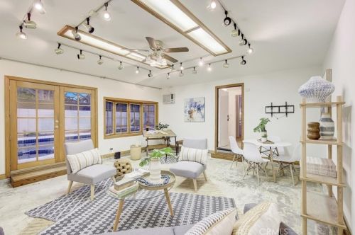 16627 Gilmore St, Van Nuys CA  91406-5610 exterior