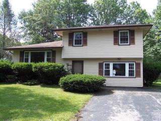 65 Country Gables Cir, Rochester, NY 14606-3541