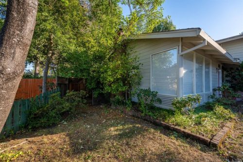 817 Walnut Ave, Ukiah CA  95482-3702 exterior