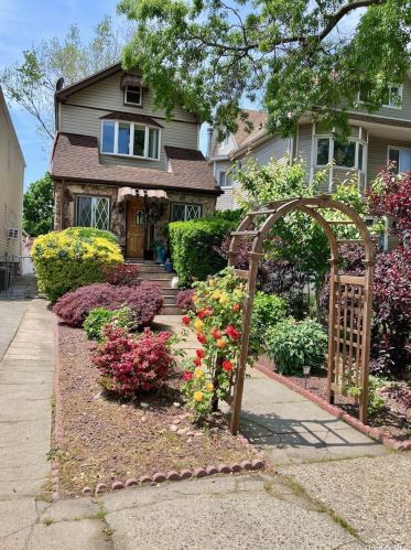 89-14 Woodhaven Blvd, Jamaica, NY 11421-1502