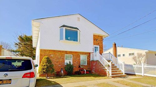 489 Delaware Ave, North Lindenhurst, NY 11757-3410
