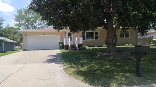 1102 Lincoln St, Creston IA  50801-2036 exterior