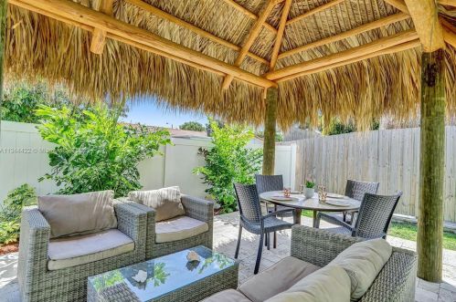 218 4th St, Dania Beach FL  33004-4134 exterior