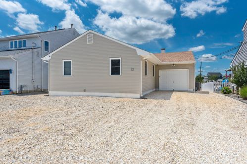 32 Royal Dr, Bricktown NJ  08723-6731 exterior