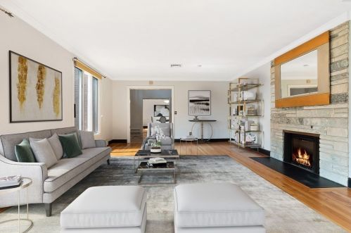 15 Amberwood Dr, Winchester, MA 01890-2201