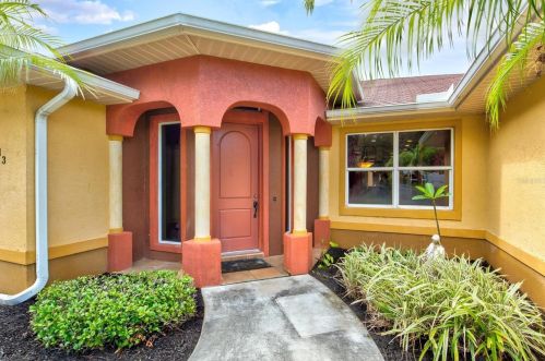 613 Indiana Ave, Nokomis, FL 34275-3431