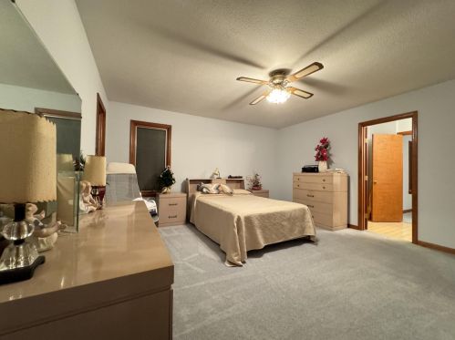 1 Cedar Pt, Newport KY  41076-1743 exterior