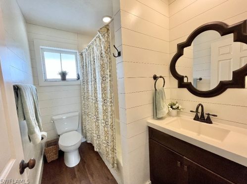 220 Palm Lk Dr, Sanibel FL 33957-5601 exterior