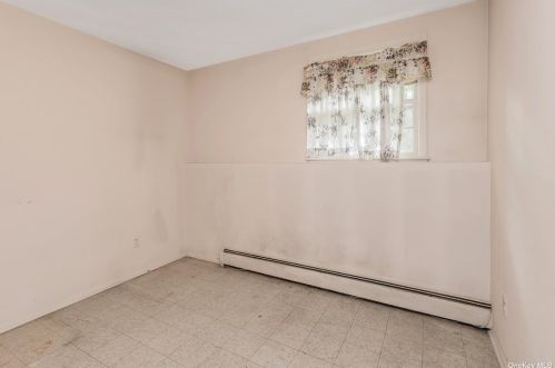 9 Foothill Ln, Elwood NY  11731-4106 exterior