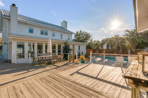 2201 Palm Blvd, Isle Of Palms SC  29451-2349 exterior