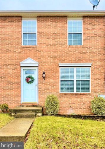 124 Apple Grove Ln, Littlestown, PA 17340-1158