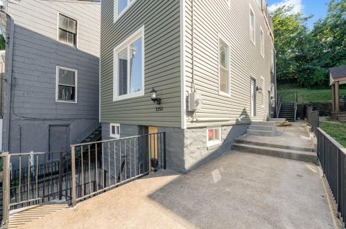 1253 Pike St, Covington KY  41011-2136 exterior