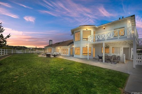 23920 La Vella Rd, Temecula CA  92590-3944 exterior