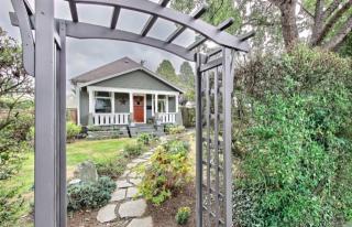 1211 Fife St, Tacoma, WA 98405-2634
