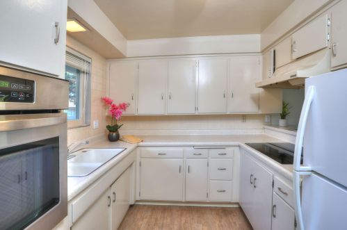 5792 Encina Rd, Santa Barbara, CA 93117-6208