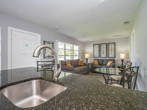 1570 4th Ave, Vero Beach FL  32960-5814 exterior