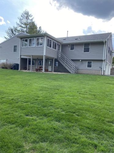 109 Moore Hill Dr, Southington CT  06489-2929 exterior