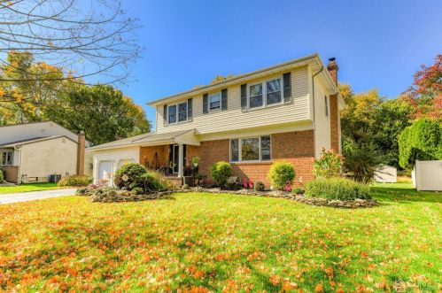 7 Eldridge Dr, East Brunswick, NJ 08816-2600
