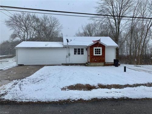 6086 Corey Hunt Rd, Bristolville, OH 44402-9645