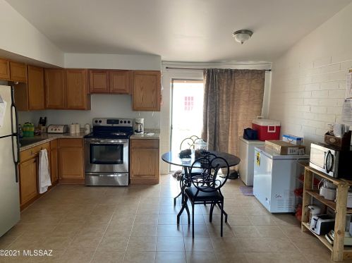 135 Blacklidge Dr, Tucson AZ 85705-3829 exterior