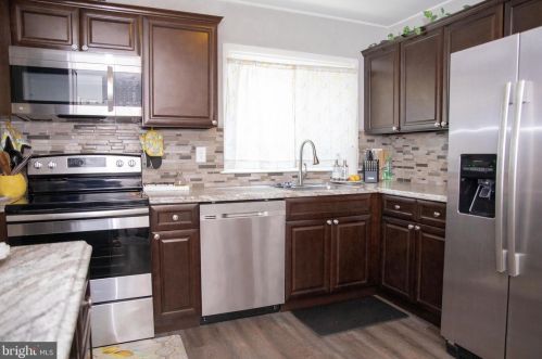 9 Sussex Dr, Willingboro, NJ 08046-1407